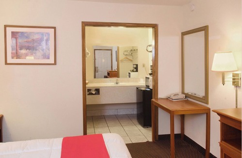 Guymon Hotel | Couple’s Escape – Cozy Room Near Guymon Attractions!
