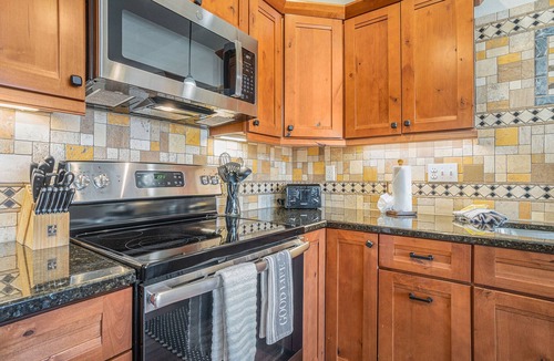 Estes Park House | Coyote Ridge - Gorgeous Mountain Views - Walk to Marys Lake - EV #6106
