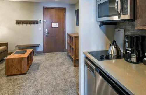 Peak 8 Hotel | Cozy 1-bedroom hotel suite in historic Breckenridge - Labor Day Weekend