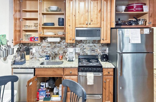 Granby Resort | Cozy 1-bedroom resort with WiFi, fitness room in lovely Granby