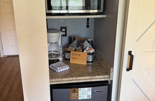 Granby Resort | Cozy 1-bedroom resort with WiFi, fitness room in lovely Granby