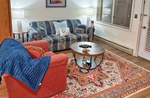 Granby Resort | Cozy 1-bedroom resort with WiFi, fitness room in lovely Granby