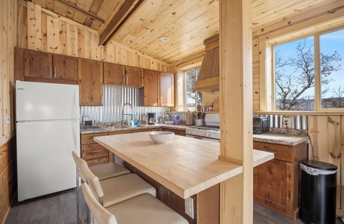Norwood Apartment | Cozy 1-bedroom studio in delightful Norwood with hot tub