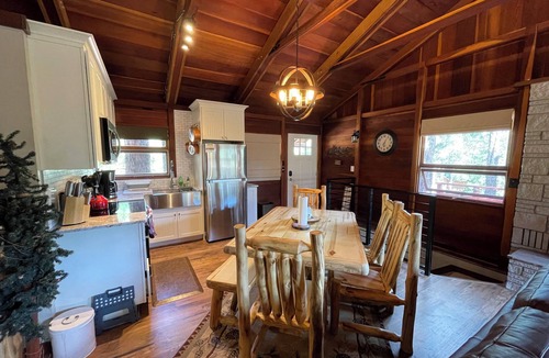 Rye Cabin | Cozy 2-bedroom cabin just 6 minutes to Bishop’s Castle or San Isabell lake.