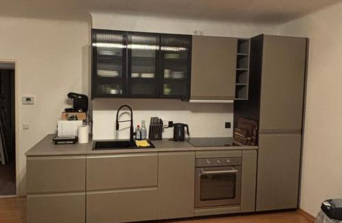 Simmering Apartment | Cozy 2-Bedroom Retreat Near Subway and City Center