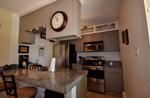 Lakewood House | Cozy 2-bedroom townhome in gorgeous Lakewood with WiFi, AC