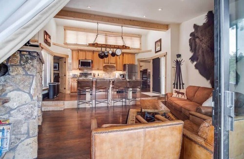 Peak 8 Condo | Cozy 2BR Condo Near Peak 8 & Town w/Hot Tub Access