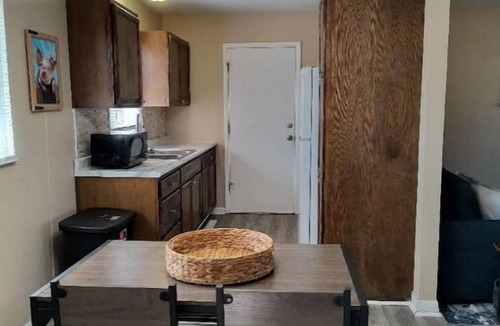 Topeka House | Cozy 3-bedroom house near I-70. Close to downtown Topeka and Lake Shawnee.