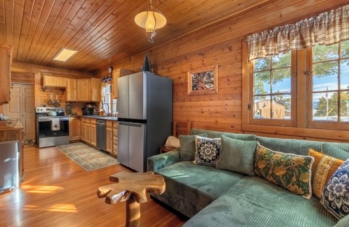 Grand Lake Cabin | Cozy 3-bedroom Lakeview Cabin with Meadow & Mountain View’s