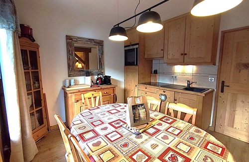 Meribel Centre Apartment | Cozy 3-room apartment, fireplace, garage, WIFI, Méribel