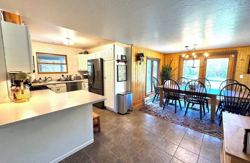 Cuchara House | Cozy 3BR Creekside Cabin - Summer Fun, Fall Foliage & Winter Skiing