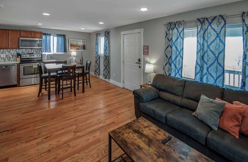 Berkley House | Cozy and Budget Friendly Single Bedroom in Denver