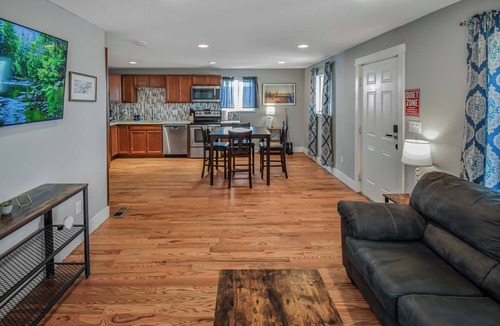 Berkley House | Cozy and Budget Friendly Single Bedroom in Denver