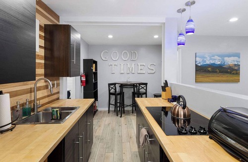 Barths Apartment | Cozy and Chic apartment close to everything in Wheat Ridge!