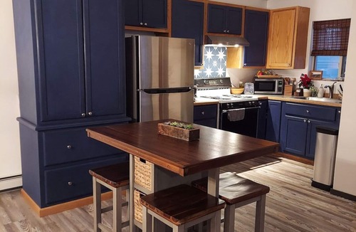 Elk Meadows House | Cozy and Private Cabin, Enjoy Gorgeous Views of Mountains.