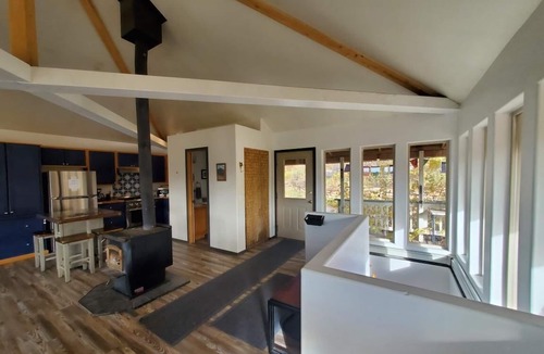 Elk Meadows House | Cozy and Private Cabin, Enjoy Gorgeous Views of Mountains.