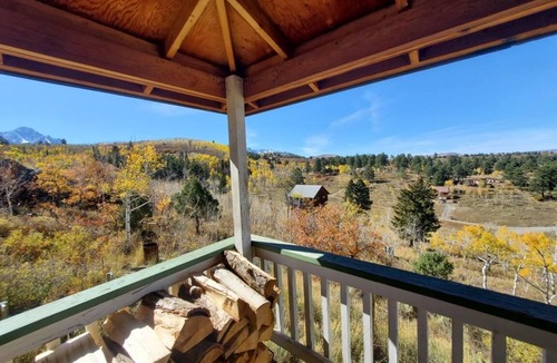Elk Meadows House | Cozy and Private Cabin, Enjoy Gorgeous Views of Mountains.