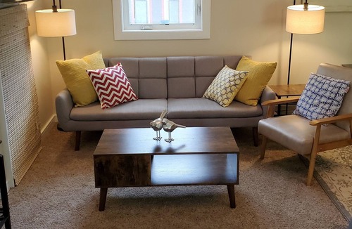 Minturn House | Cozy and quiet carriage house apartment in downtown Minturn.