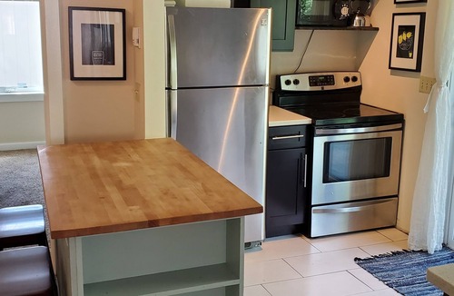 Minturn House | Cozy and quiet carriage house apartment in downtown Minturn.