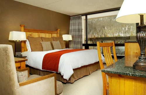 Keystone Cabin | Cozy + Bright Lodge Room