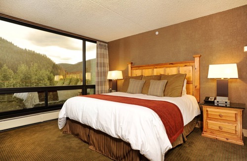 Keystone Cabin | Cozy + Bright Lodge Room