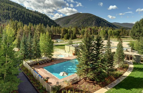 Keystone Cabin | Cozy + Bright Lodge Room
