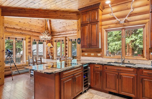 Breckenridge House | Cozy Cabin; 10 Min to Main St/Breck; Peaceful Spot