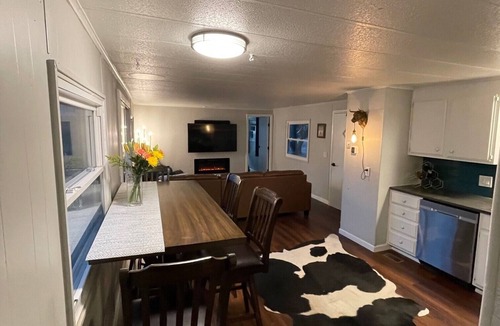Buford Cabin | Cozy cabin in the heart of off-road heaven! Bring your SxS's and sunscreen!