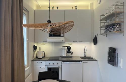 Vaasa Apartment | Cozy City Apartment - Car parking - Queen bed - Wifi