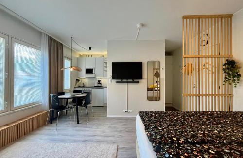 Vaasa Apartment | Cozy City Apartment - Car parking - Queen bed - Wifi