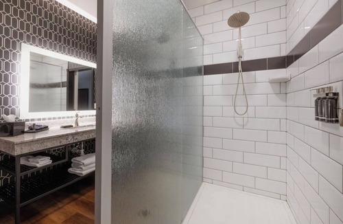 Parker Hotel | Cozy Comfort and Quiet Luxury in the Heart of the City