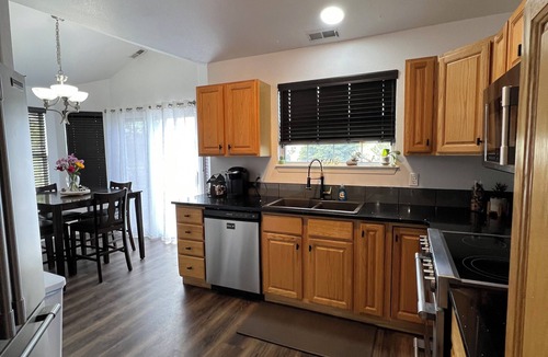 Grant Ranch Condo | Cozy Condo Near The Foot Hills With Mountain Views with attached 2 car garage