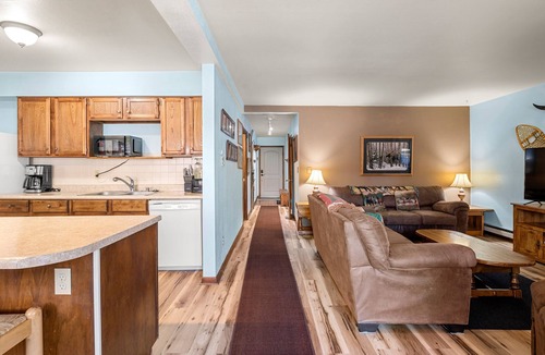 Four O'Clock Condo | Cozy Condo; Walk to town, Slopes or Hiking