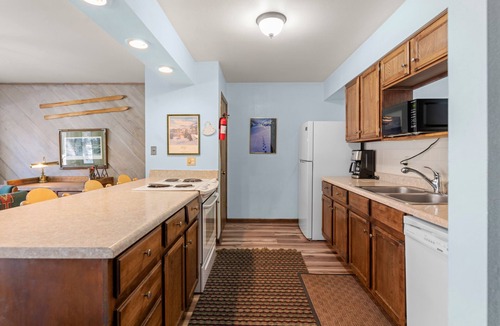 Four O'Clock Condo | Cozy Condo; Walk to town, Slopes or Hiking