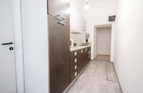 Landstrasse Apartment | Cozy & Convenient Room in Prime Location
