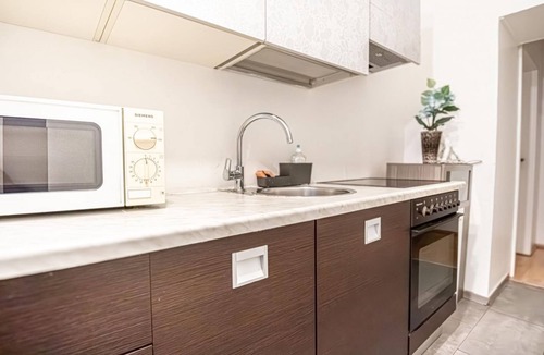 Landstrasse Apartment | Cozy & Convenient Room in Prime Location