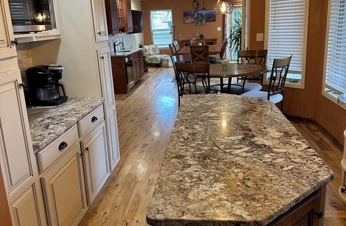 Grand Junction House | COZY COUNTRY HOME, close to trails and scenic views of the Grand Valley!