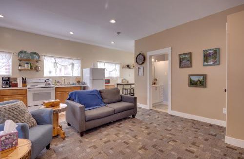 Old North End Apartment | Cozy Couple's Retreat 5 Mi to Garden of the Gods!