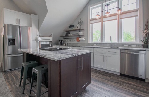 Belmar Park Apartment | Cozy Craftsman 10 Minutes from Denver
