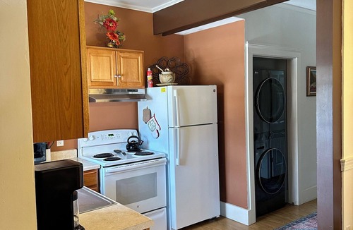 Westcliffe Hotel | Cozy Dog-Friendly Cottage: The Main Suite