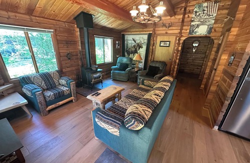 Donner Lake Woods Cabin | Cozy Donner Lake Cabin, Mountain Setting & Beach Access