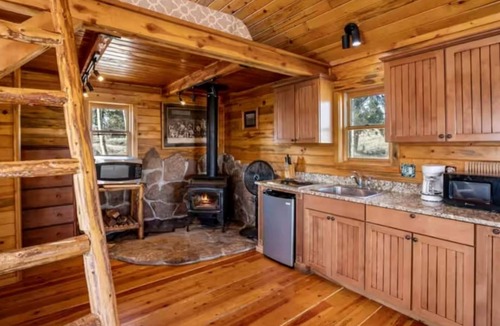 Victor Cabin | Cozy Modern Cabin Surrounded by Nature for a Peaceful Getaway in Cripple Creek, Colorado