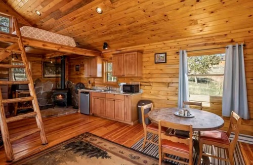 Victor Cabin | Cozy Modern Cabin Surrounded by Nature for a Peaceful Getaway in Cripple Creek, Colorado