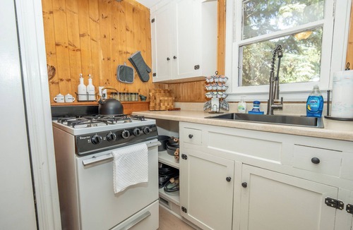 Estes Park Cabin | Cozy Mountain Escape with Hot Tub and Bikes. Dogs OK. Near RMNP ⛰️