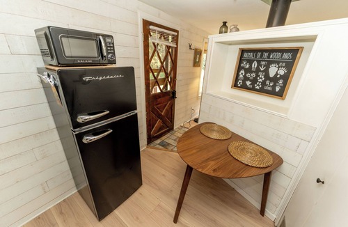 Estes Park Cabin | Cozy Mountain Escape with Hot Tub and Bikes. Dogs OK. Near RMNP ⛰️