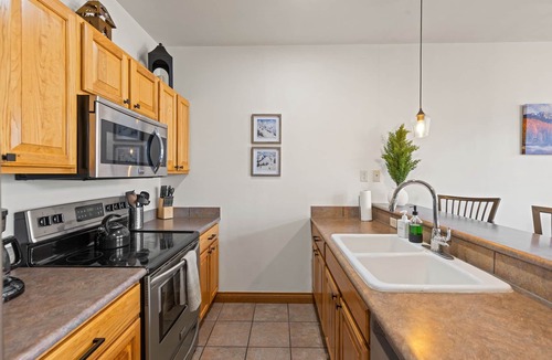 Willow Grove Condo | Cozy Mountain Retreat Near the Blue River