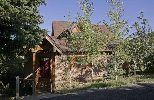 Steamboat Springs Ski Chalet | COZY PIVATE Chalet, SPECTACULAR VIEWS 2 DECKS , HOT TUB, WIFI, 2 TVs, Petsnn
