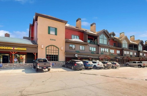 Mountain House Apartment | Cozy resort studio - Walk to lifts, shops, restaurants & entertainment
