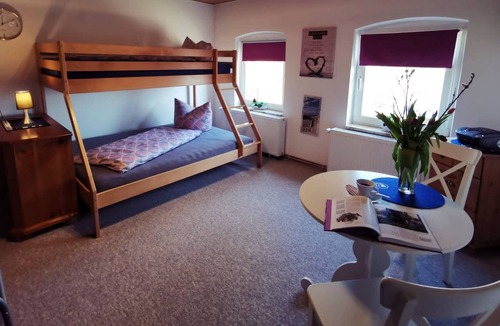 Rabenholz Bed & Breakfast | Cozy shared room Marry on the horse farm