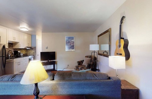 Historic District Condo | Cozy ski condo w/a full kitchen - just steps from shops, restaurants, & slopes